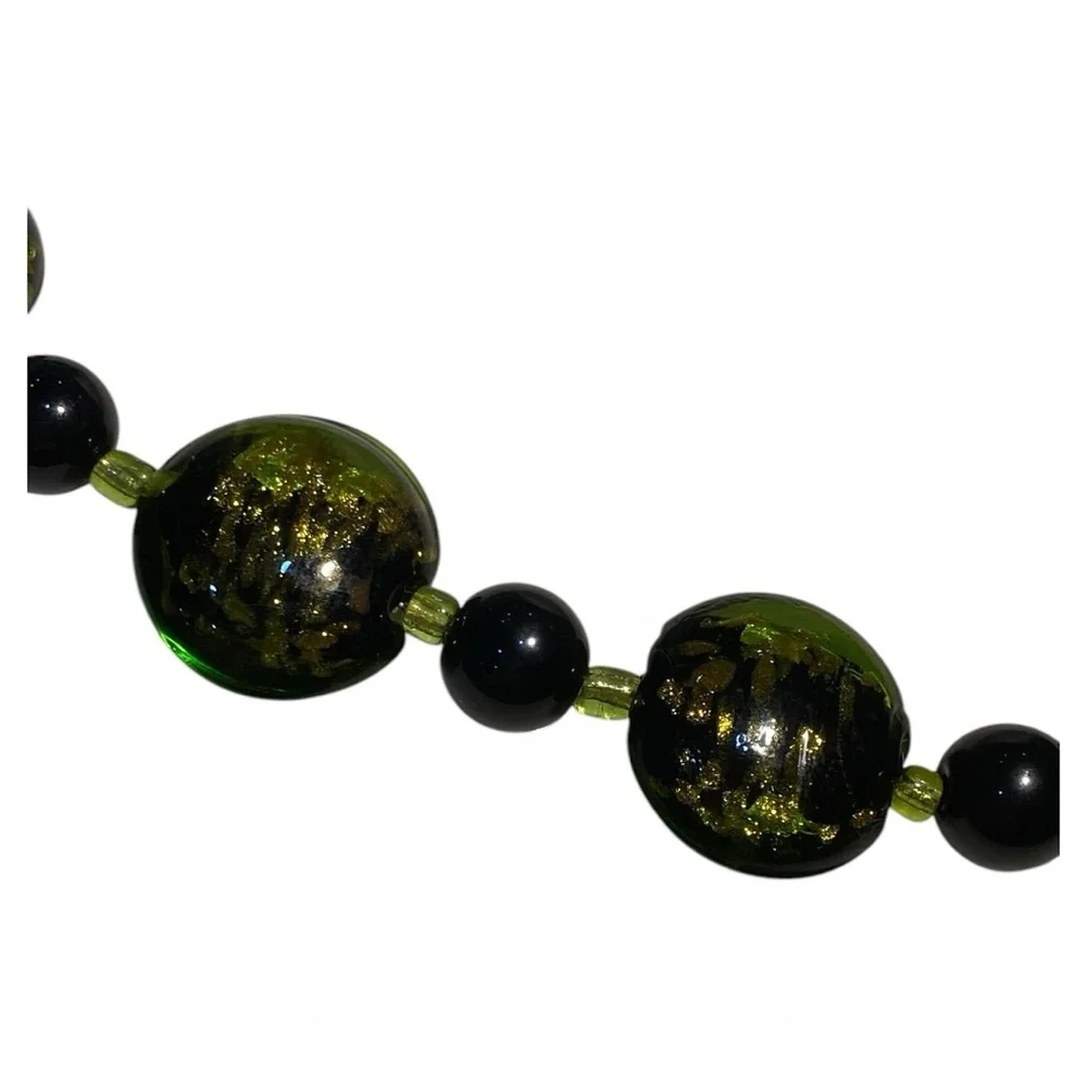 Vintage Dark Green Bead Bracelet 7 inch heel comfortable - Picture 3 of 5